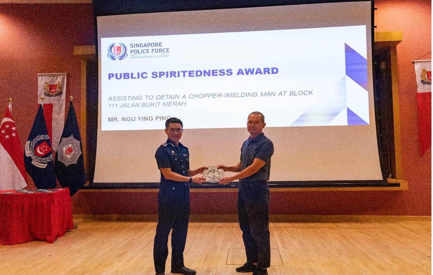20220818_eleven_members_of_the_public_presented_with_public_spiritedness_award1