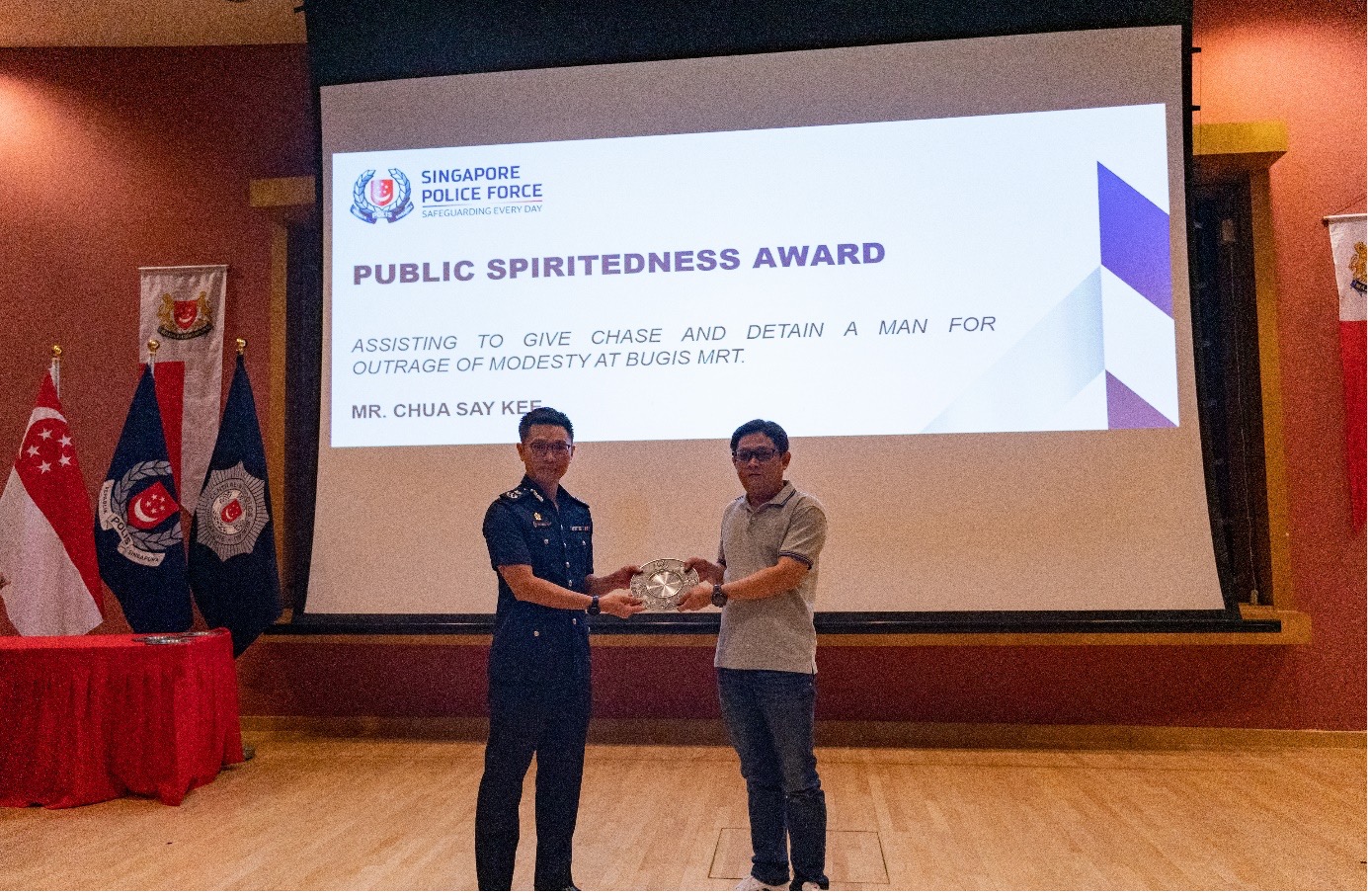 20220818_eleven_members_of_the_public_presented_with_public_spiritedness_award3