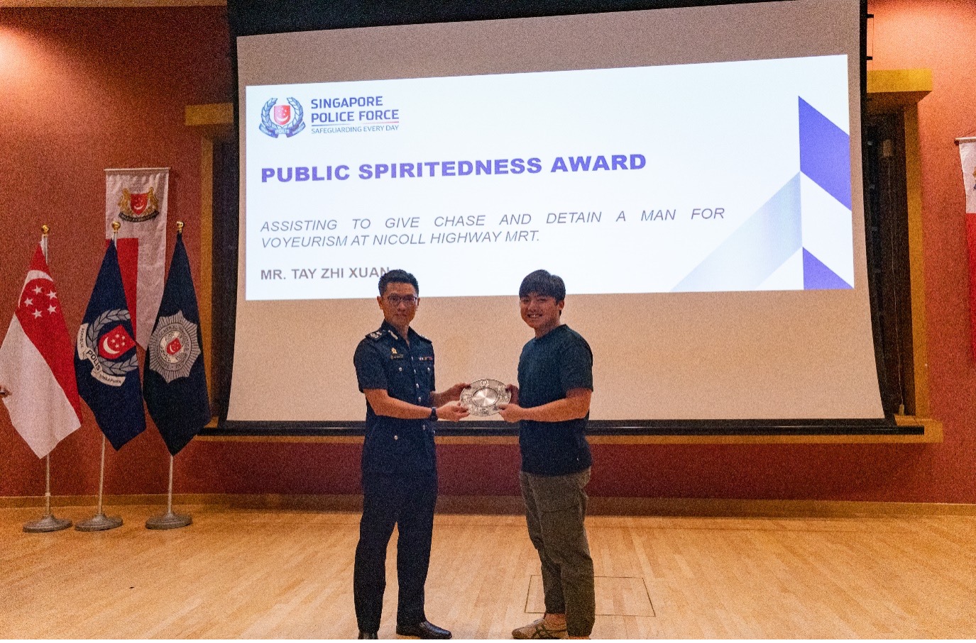 20220818_eleven_members_of_the_public_presented_with_public_spiritedness_award5