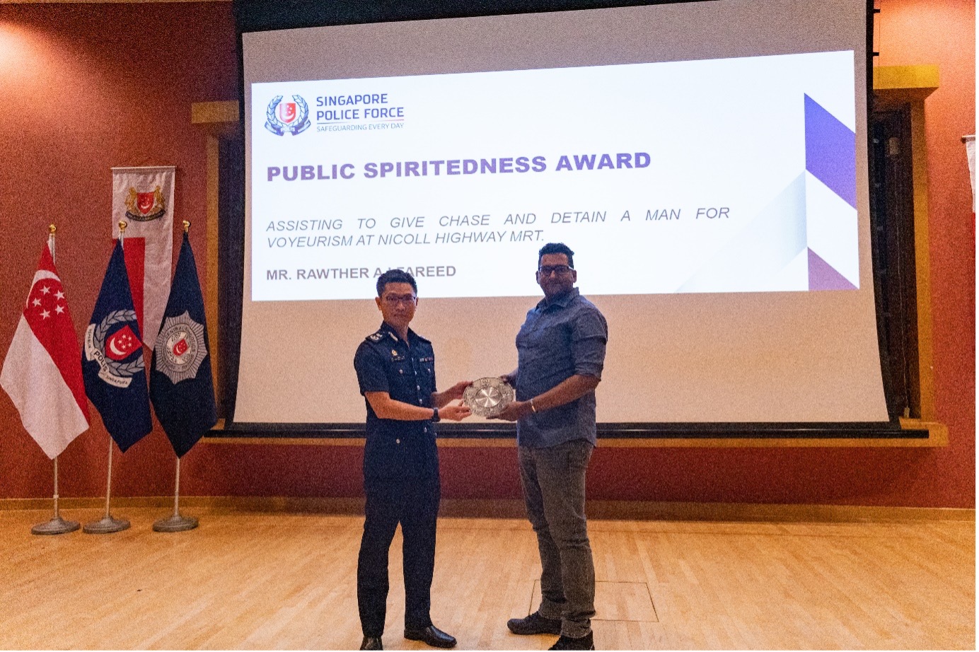 20220818_eleven_members_of_the_public_presented_with_public_spiritedness_award6