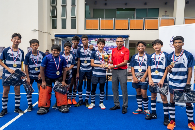 group photo of st andrew's players and guest of honour during prize presentation