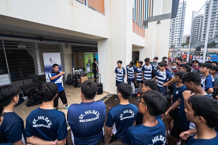 PSA hockey assistant convenor giving briefing to students before tournament