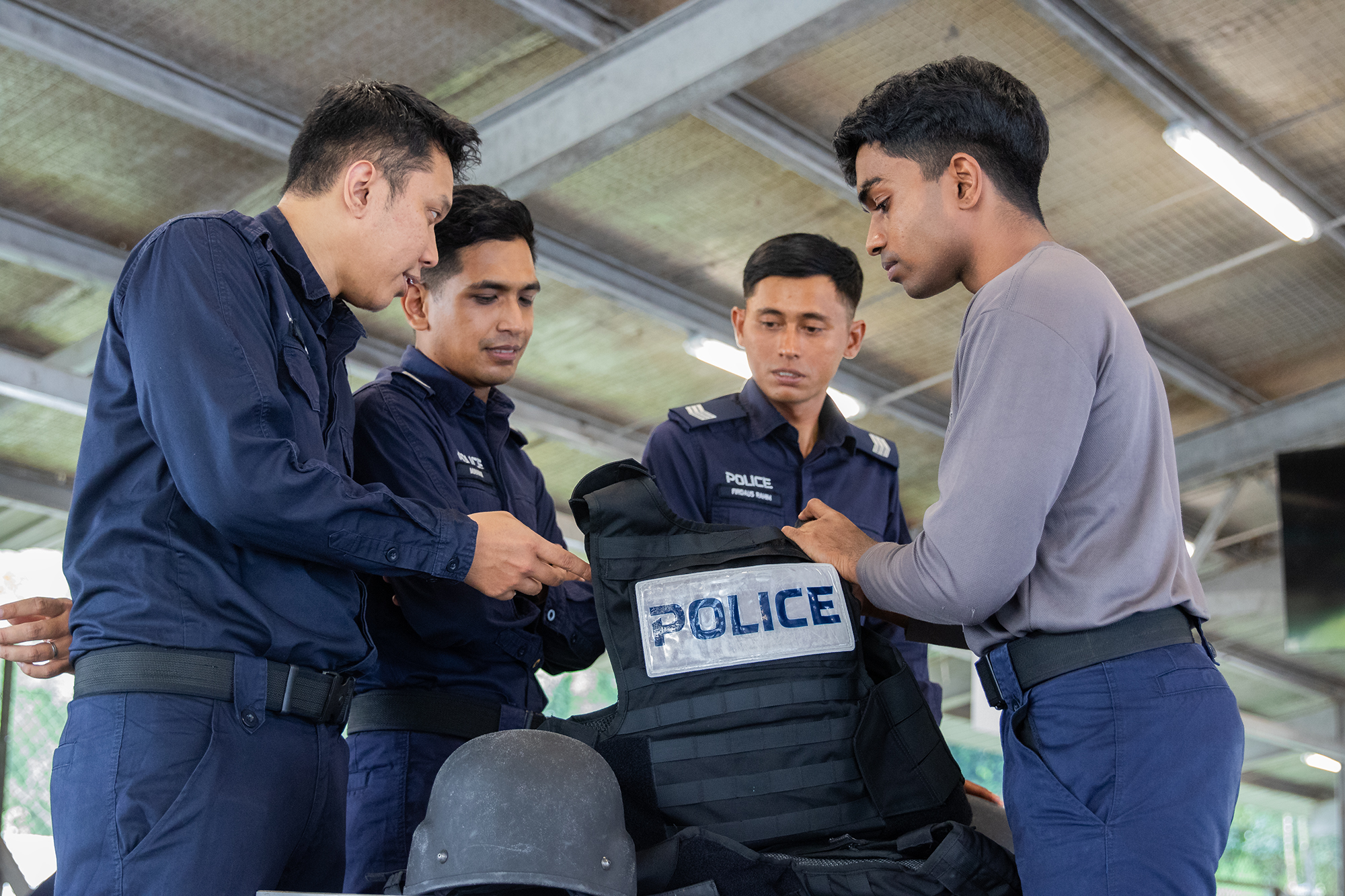 SC/Cpl Berkhamp teaching ProCom officers how to don on a protective vest. PHOTO: Alethea Lee